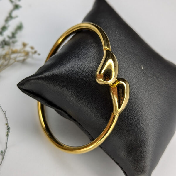 Golden Drop Ripple Bracelet