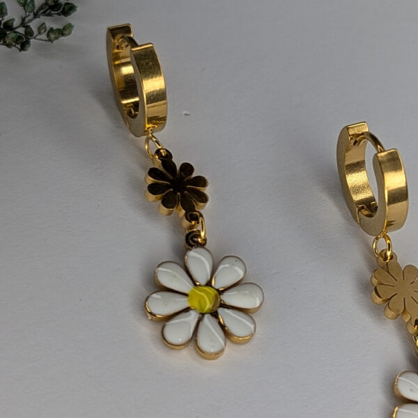 Golden Daisy Delight Earrings - Image 4