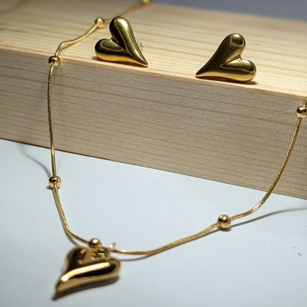 Golden Heartbeat Pendent with Earrings - Image 4