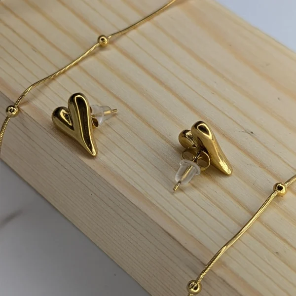 Golden Heartbeat Pendent with Earrings - Image 3