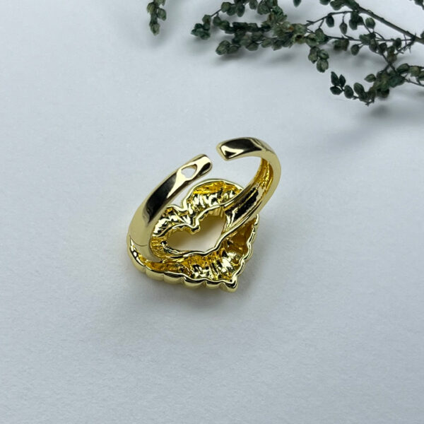 Ribbed Heart Gold Ring - Image 3