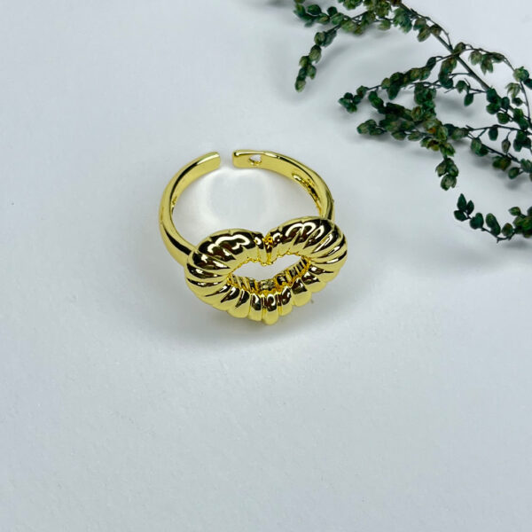 Ribbed Heart Gold Ring - Image 2