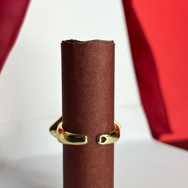 Golden Kiss Ring - Image 3