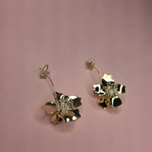 Petalis Earring Black Beauty elegant petal design earrings