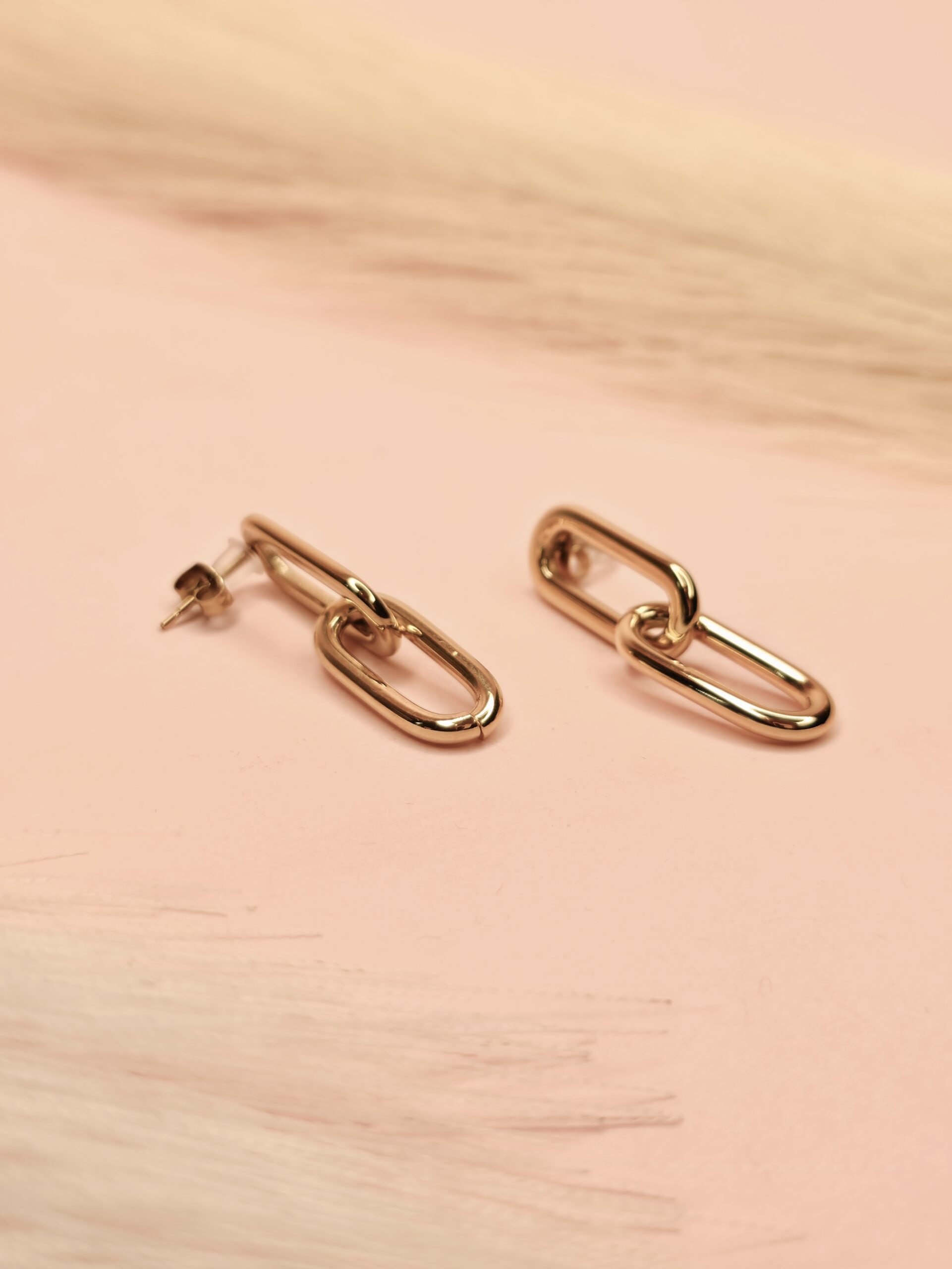 Goldline Earring Black Beauty elegant gold line design earrings