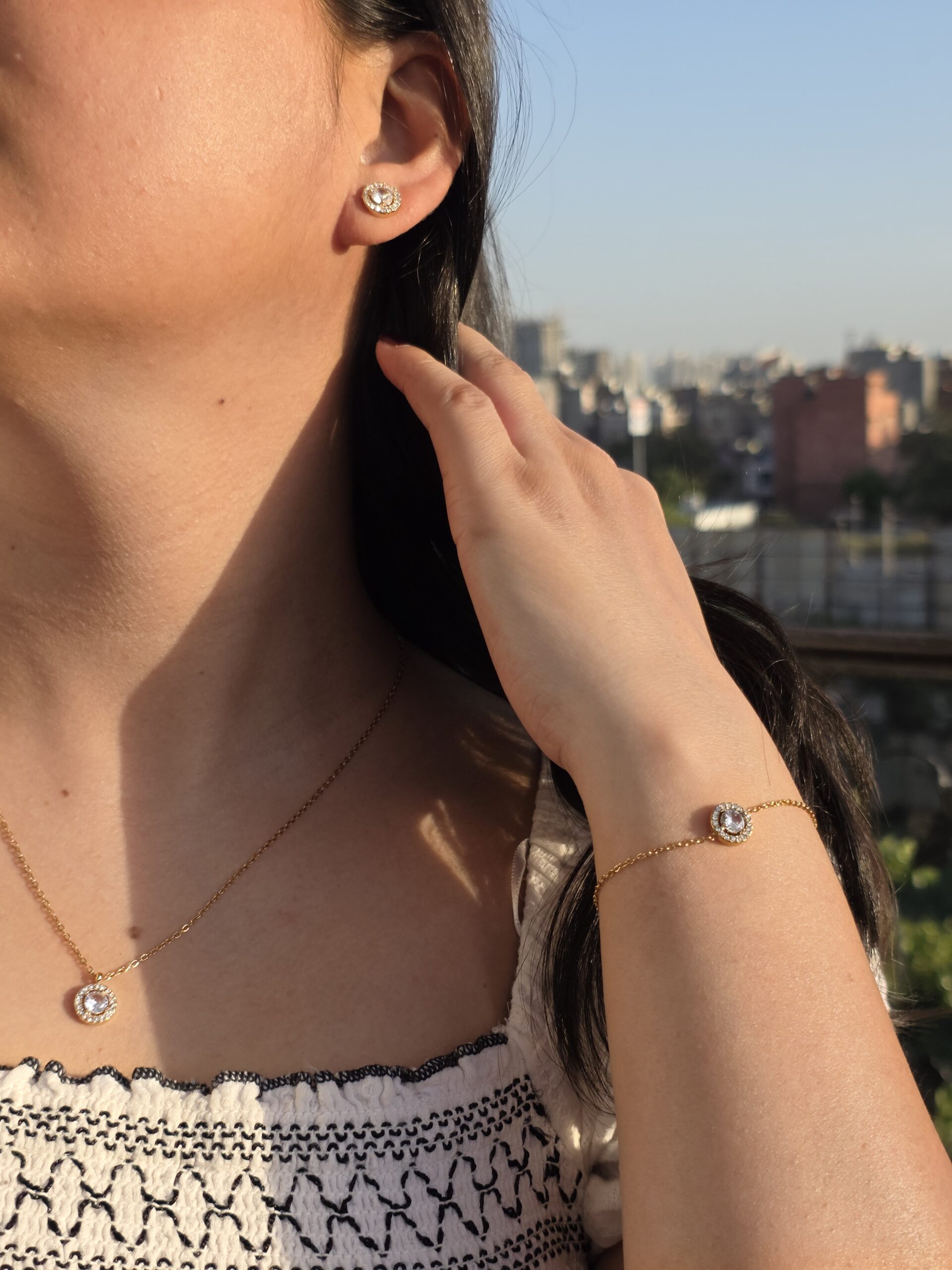 solitaire design stone pendant and earrings jewellery set